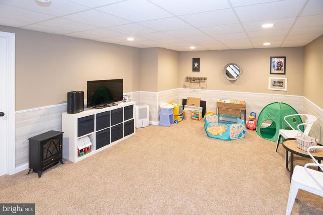 2038 VALLEY VIEW DR, Quakertown, PA 18951