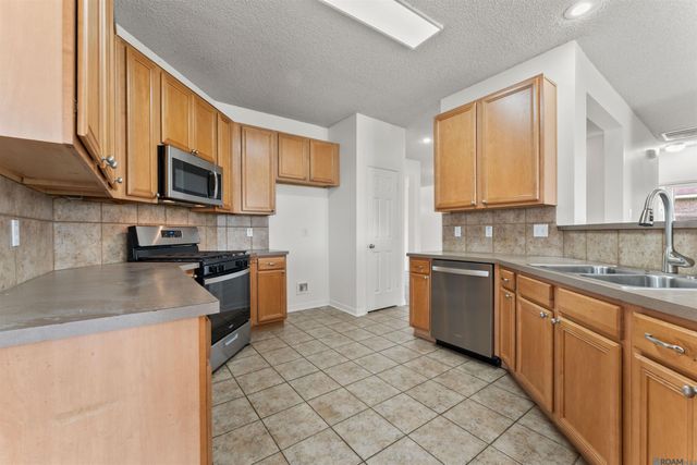 20147 Bur Oak Dr, Zachary, LA 70791