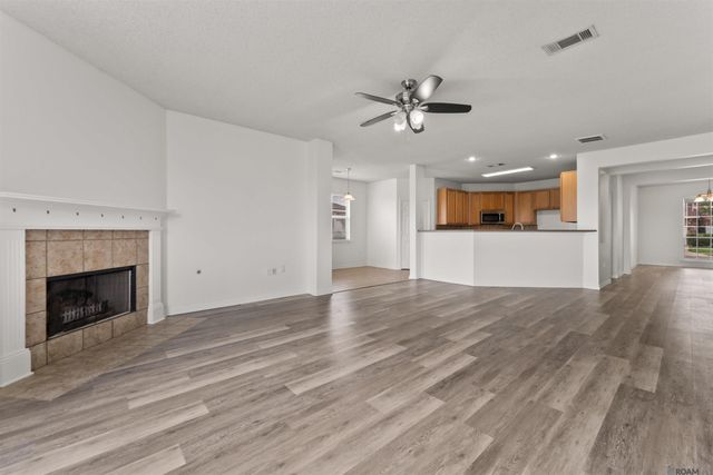 20147 Bur Oak Dr, Zachary, LA 70791