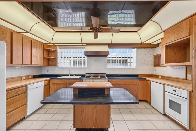 2600 25TH AVENUE N, St Petersburg, FL 33713