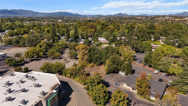 350 Park Marina Circle, Redding, CA 96001