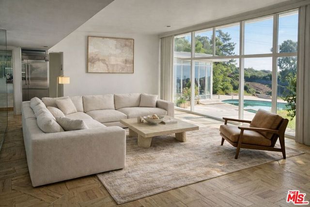 7300 Mulholland Drive, Los Angeles, CA 90046