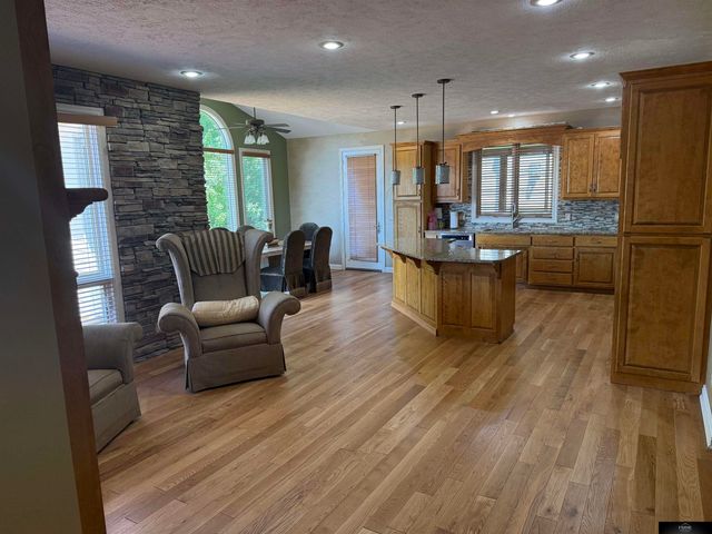 936 S 181 Street, Elkhorn, NE 68022