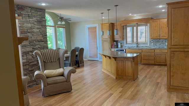 936 S 181 Street, Elkhorn, NE 68022