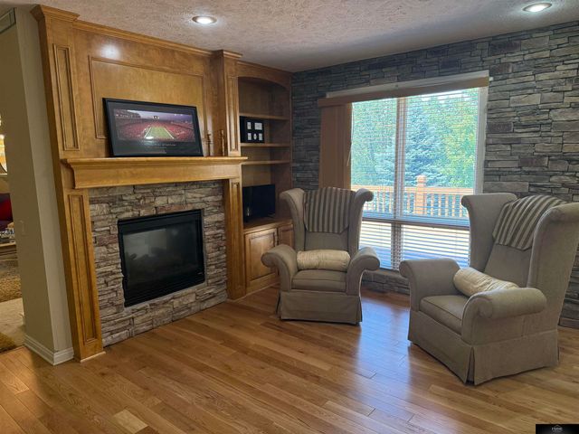936 S 181 Street, Elkhorn, NE 68022