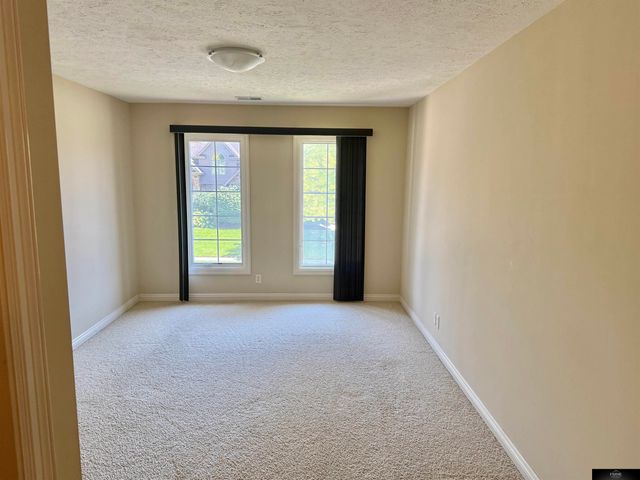 936 S 181 Street, Elkhorn, NE 68022