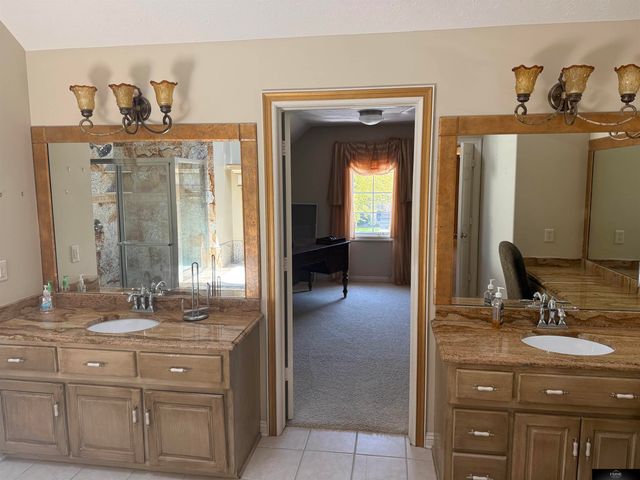 936 S 181 Street, Elkhorn, NE 68022
