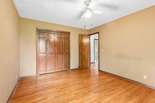 220 CLOVERDALE Drive, Council Bluffs, IA 51503