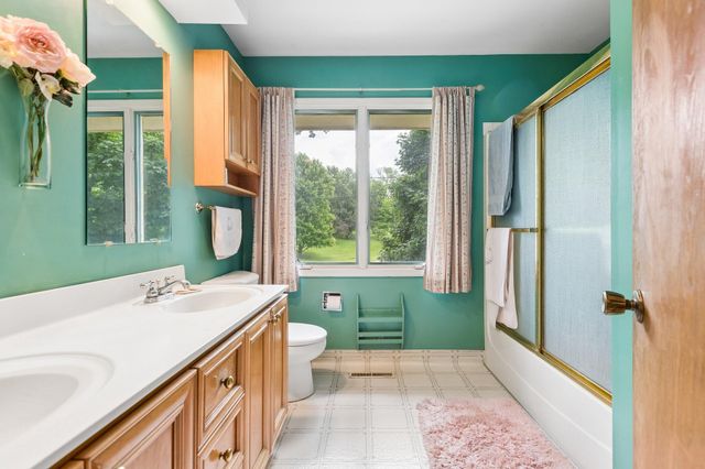 220 CLOVERDALE Drive, Council Bluffs, IA 51503