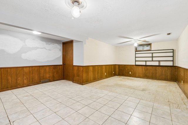 220 CLOVERDALE Drive, Council Bluffs, IA 51503