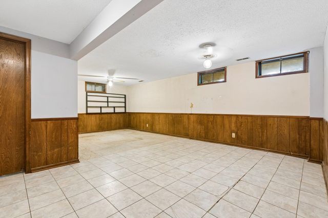 220 CLOVERDALE Drive, Council Bluffs, IA 51503