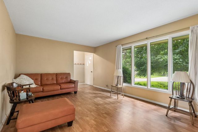220 CLOVERDALE Drive, Council Bluffs, IA 51503