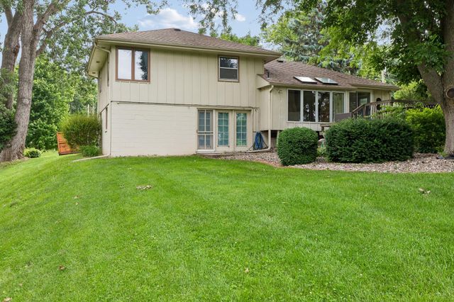 220 CLOVERDALE Drive, Council Bluffs, IA 51503