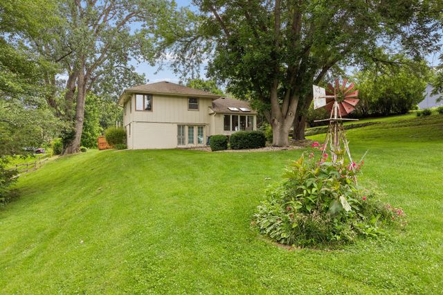 220 CLOVERDALE Drive, Council Bluffs, IA 51503