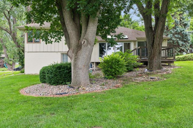 220 CLOVERDALE Drive, Council Bluffs, IA 51503