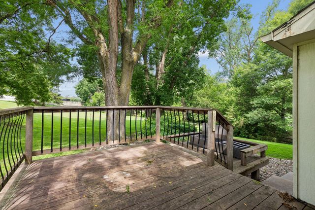 220 CLOVERDALE Drive, Council Bluffs, IA 51503