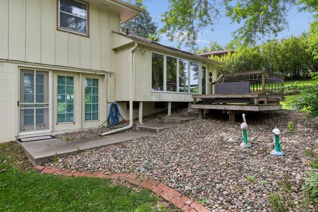 220 CLOVERDALE Drive, Council Bluffs, IA 51503