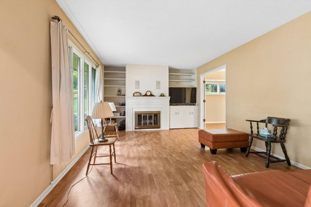 220 CLOVERDALE Drive, Council Bluffs, IA 51503