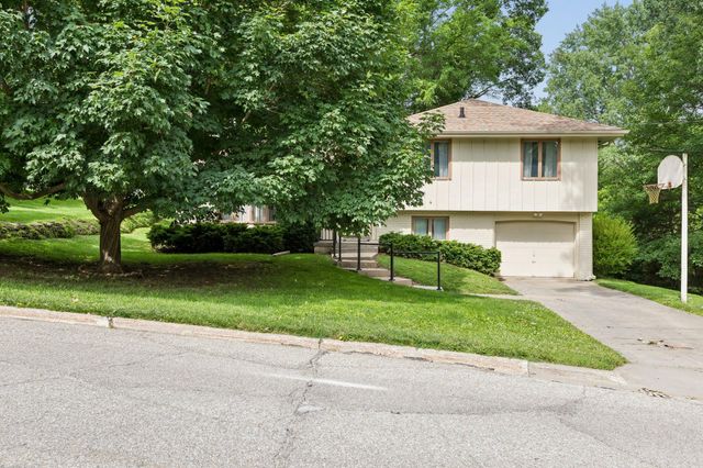 220 CLOVERDALE Drive, Council Bluffs, IA 51503