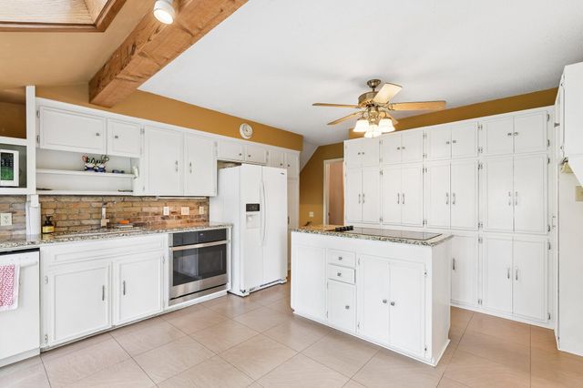 220 CLOVERDALE Drive, Council Bluffs, IA 51503