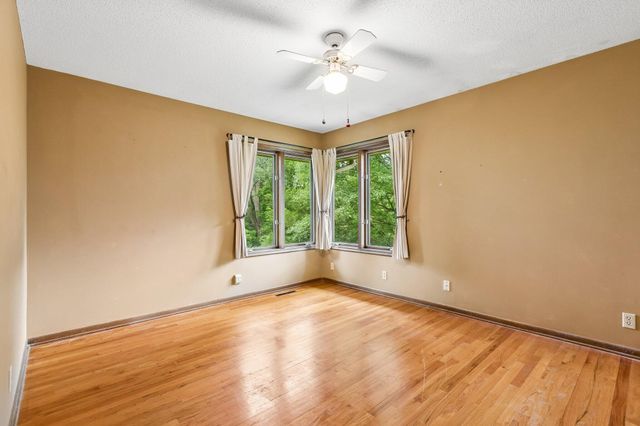 220 CLOVERDALE Drive, Council Bluffs, IA 51503