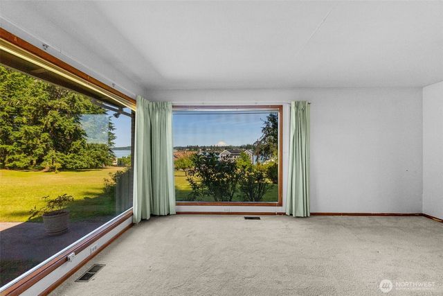 8006 Urquhart Street NW, Olympia, WA 98502