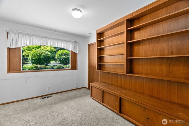 8006 Urquhart Street NW, Olympia, WA 98502