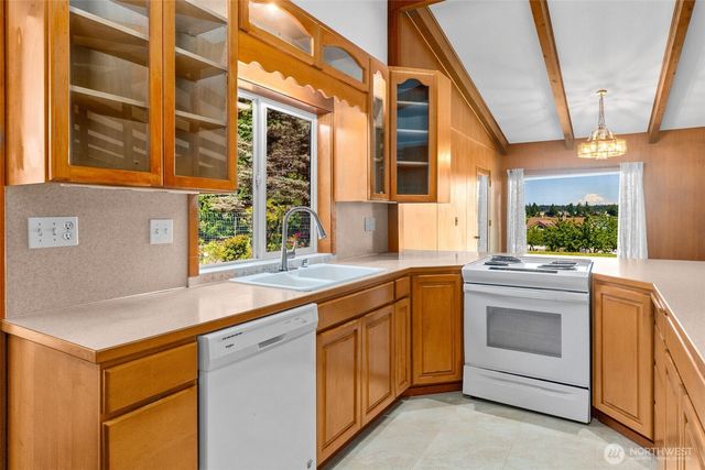 8006 Urquhart Street NW, Olympia, WA 98502