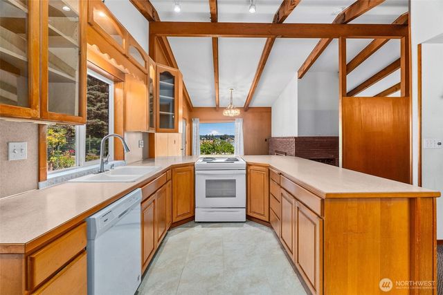 8006 Urquhart Street NW, Olympia, WA 98502