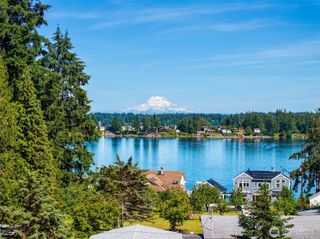 8006 Urquhart Street NW, Olympia, WA 98502