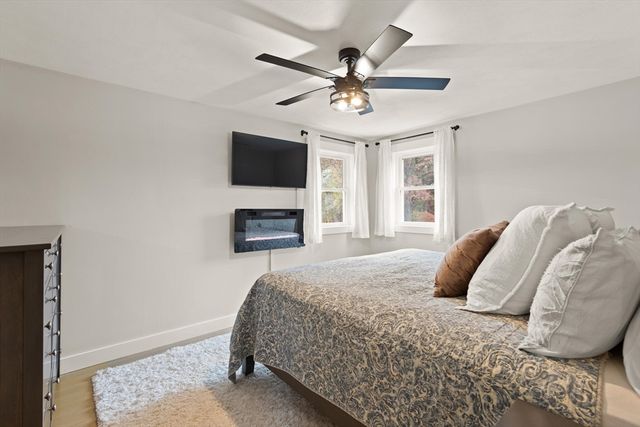 12 Pinecroft Ave, Holden, MA 01520