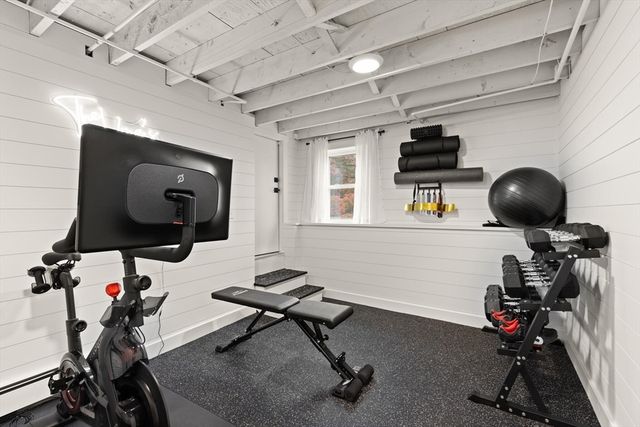 12 Pinecroft Ave, Holden, MA 01520