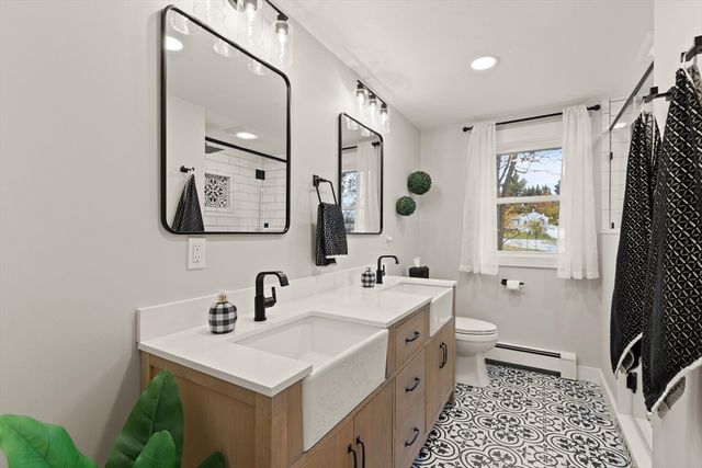 12 Pinecroft Ave, Holden, MA 01520