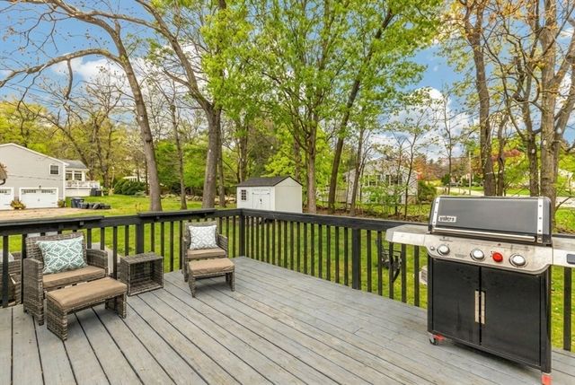 12 Pinecroft Ave, Holden, MA 01520