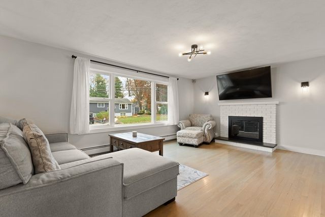 12 Pinecroft Ave, Holden, MA 01520