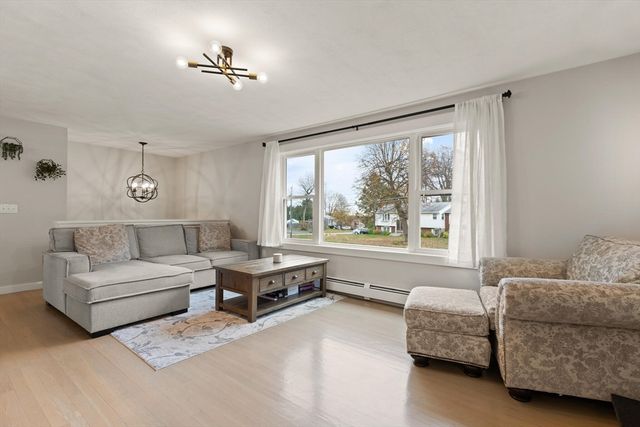 12 Pinecroft Ave, Holden, MA 01520