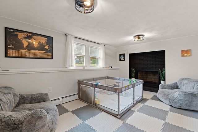 12 Pinecroft Ave, Holden, MA 01520