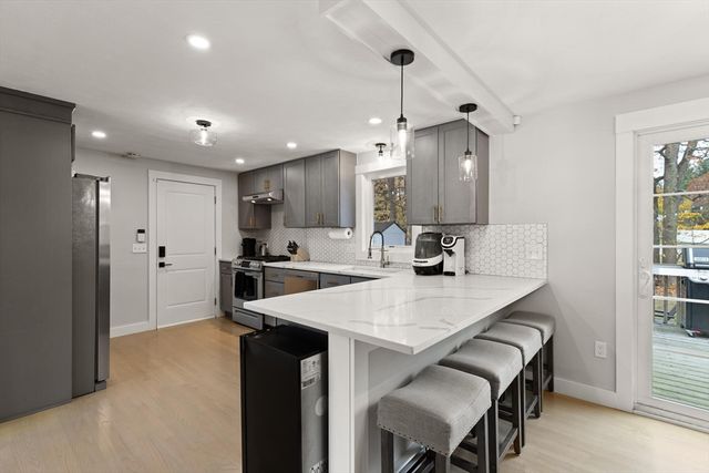 12 Pinecroft Ave, Holden, MA 01520