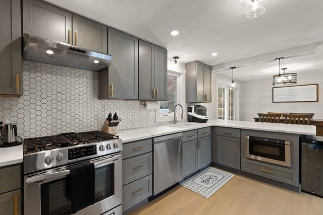 12 Pinecroft Ave, Holden, MA 01520