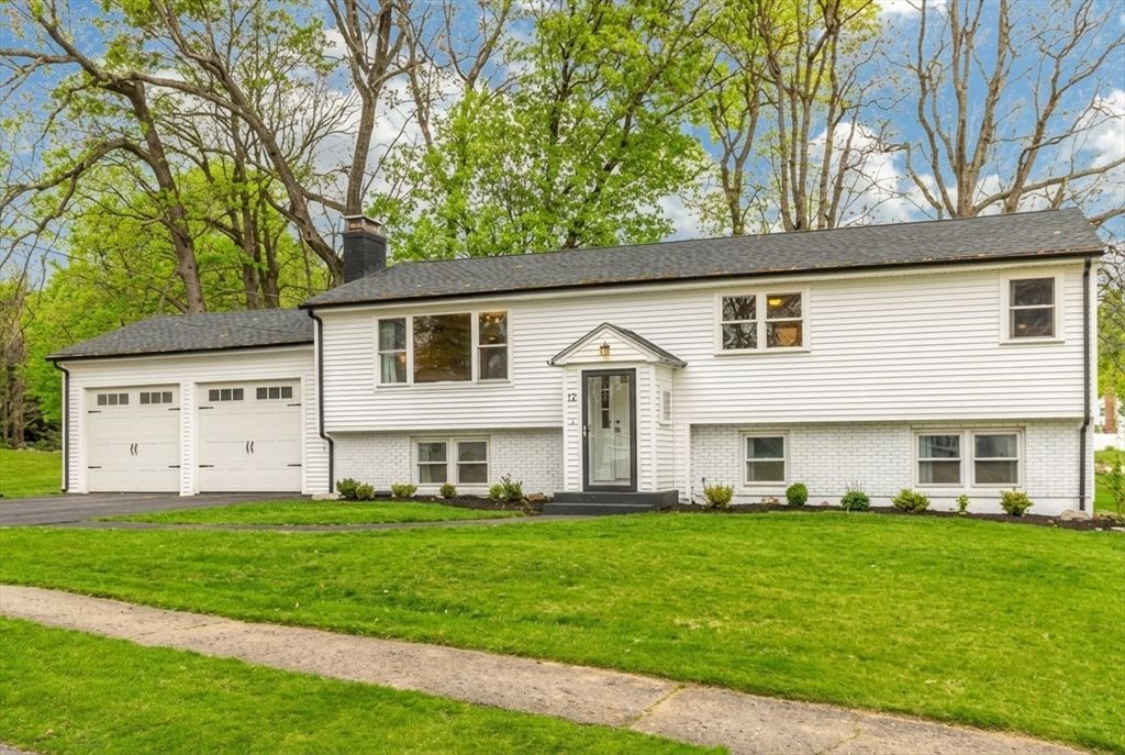 12 Pinecroft Ave, Holden, MA 01520