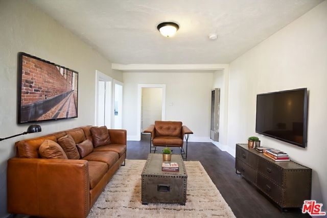 566 N Juanita Avenue, Los Angeles, CA 90004