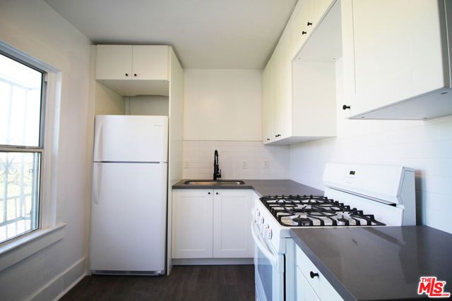 566 N Juanita Avenue, Los Angeles, CA 90004