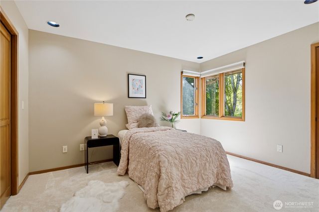 6265 160th Avenue SE, Bellevue, WA 98006