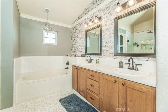 671 Cambria Lane, Lemoore, CA 93245