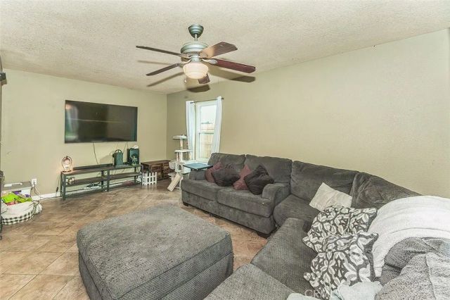 671 Cambria Lane, Lemoore, CA 93245
