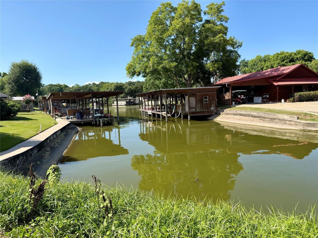395 Governor Hogg Drive, Point Blank, TX 77364