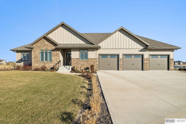 21746 Bayshore Drive, Columbus, NE 68601