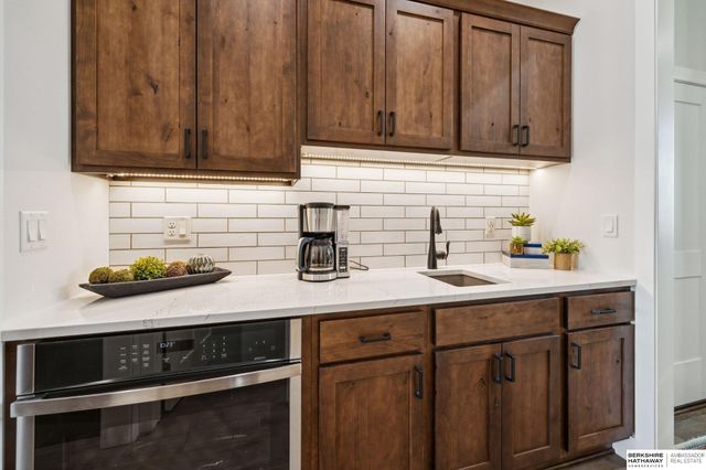 21746 Bayshore Drive, Columbus, NE 68601