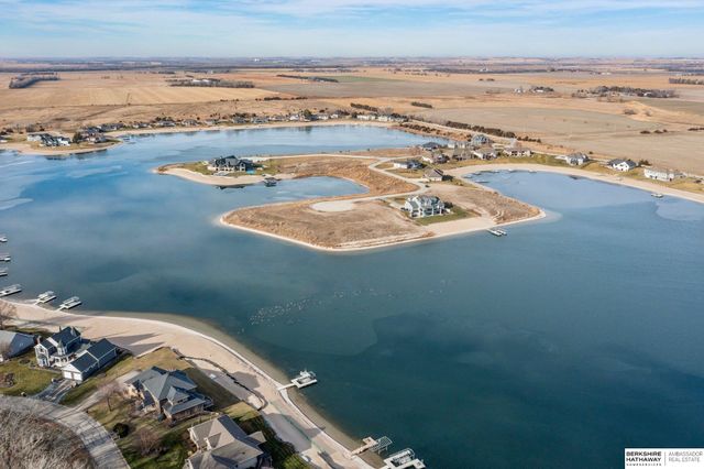 21746 Bayshore Drive, Columbus, NE 68601