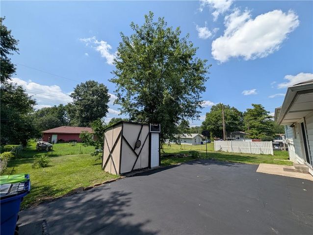 8 NW Noel Street, Lee's Summit, MO 64063